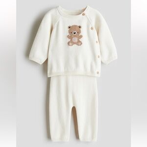 Cream Baby Outfit with Bear Design! Like new 4-6 m